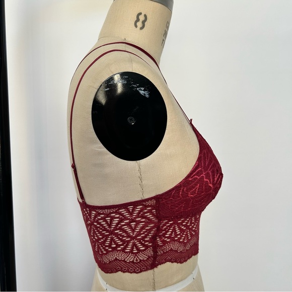 Elegant Lace Bralette in Burgundy - Picture 2 of 5